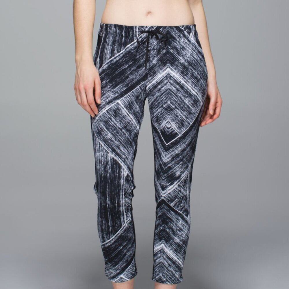 Lululemon Jet Crop Slim Trouser Women's Size 10 Heat Wave White Black Stretch